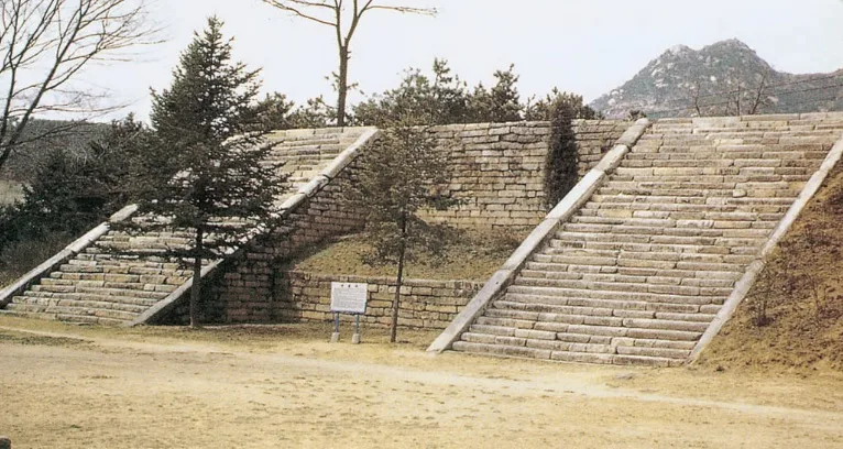 北朝鮮・開城にある満月台（高麗王宮跡）