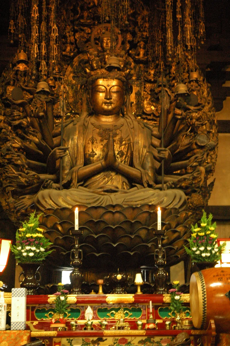千手観音像。鎌倉仏教彫刻の典型とされる。