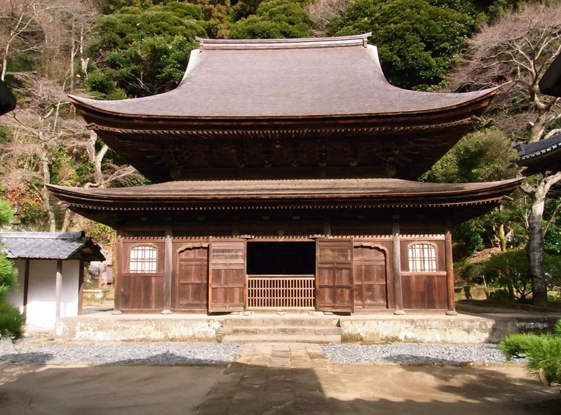 円覚寺舎利殿。禅宗様（唐様）の建築。