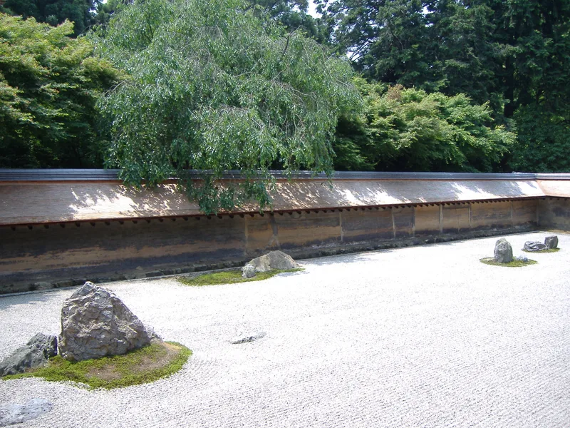 龍安寺庭園。「虎の子渡し」と呼ばれる。東山文化の庭園。