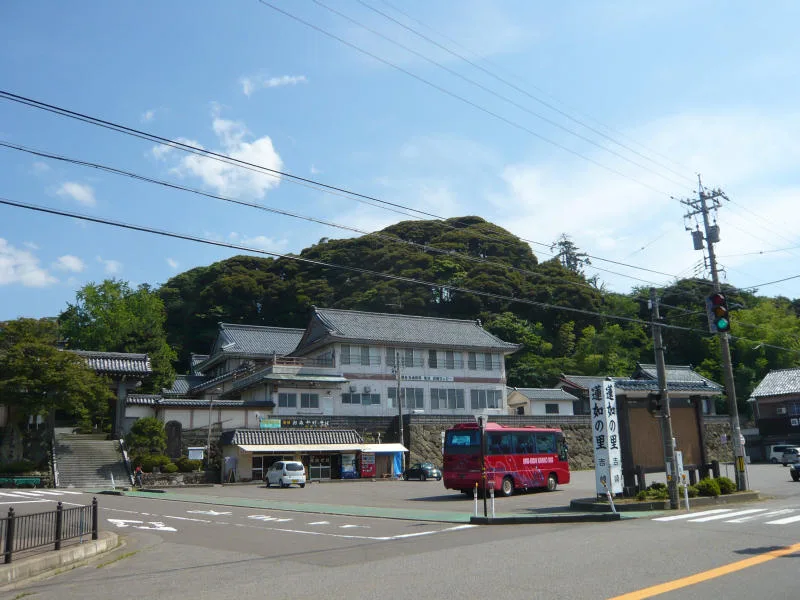 福井県あわら市にある吉崎御坊の境内