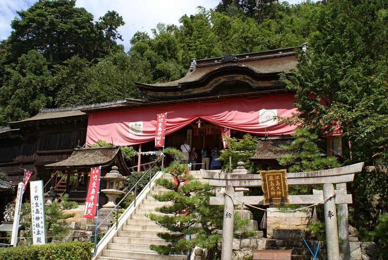 都久夫須麻神社本殿。桃山文化の建築。