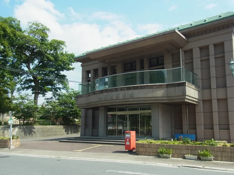 全国水平社創立の地に立つ水平社博物館の外観