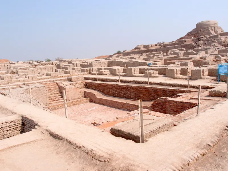 パキスタンのモヘンジョ・ダロ遺跡、沐浴場跡と穀物倉遺構