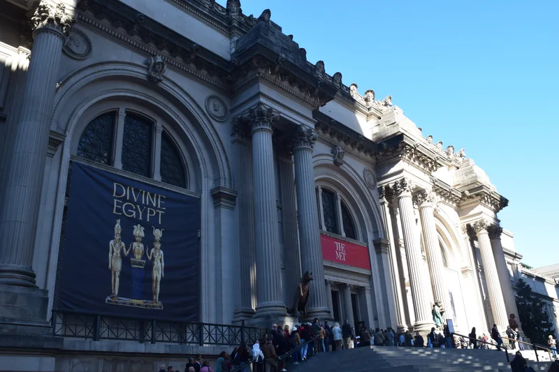 ニューヨークのメトロポリタン美術館、5番街側の正面玄関